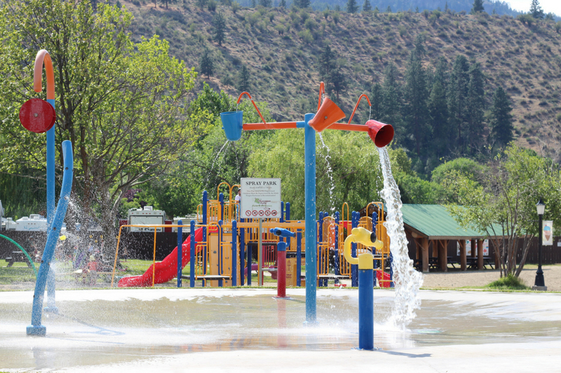 Kenyon splash park near picnic tables