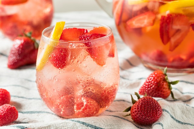 Rosé & Strawberry Sparkling Cocktail