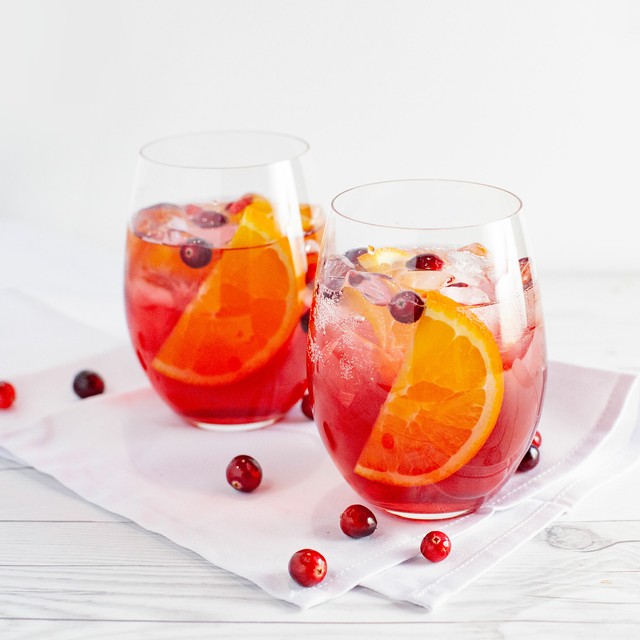Great Estates Okanagan Recipes Cranberry White Wine Spritzer